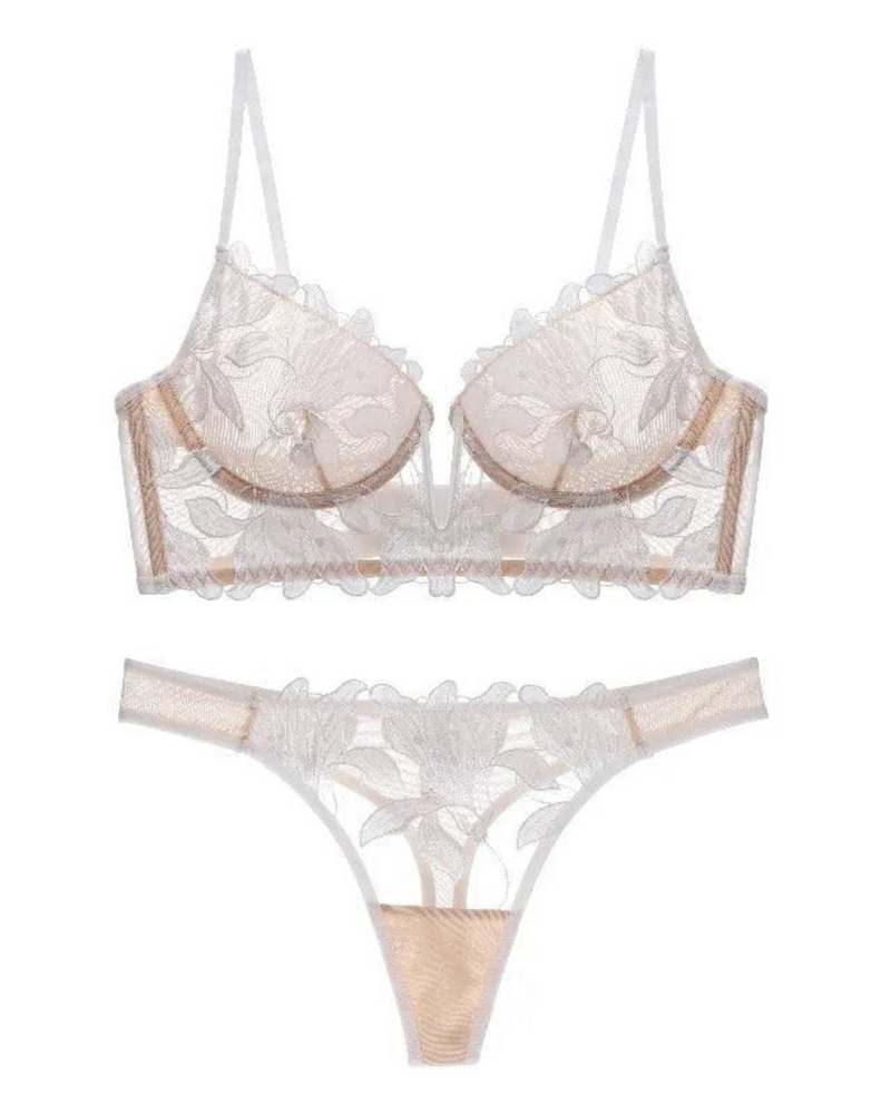 Conjunto de Lingerie em Renda Floral com Sutiã de Copa Estruturada e Tanga a Combinar