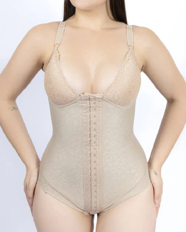 Body de Cetim Justo com Copas de Renda e Modelador de Corpo Tipo Tanga